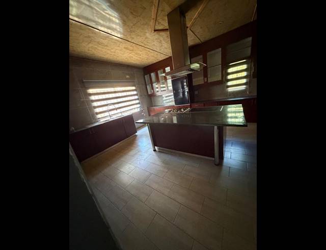 4 BEDROOM HOUSE FOR SALE IN OAKDENE